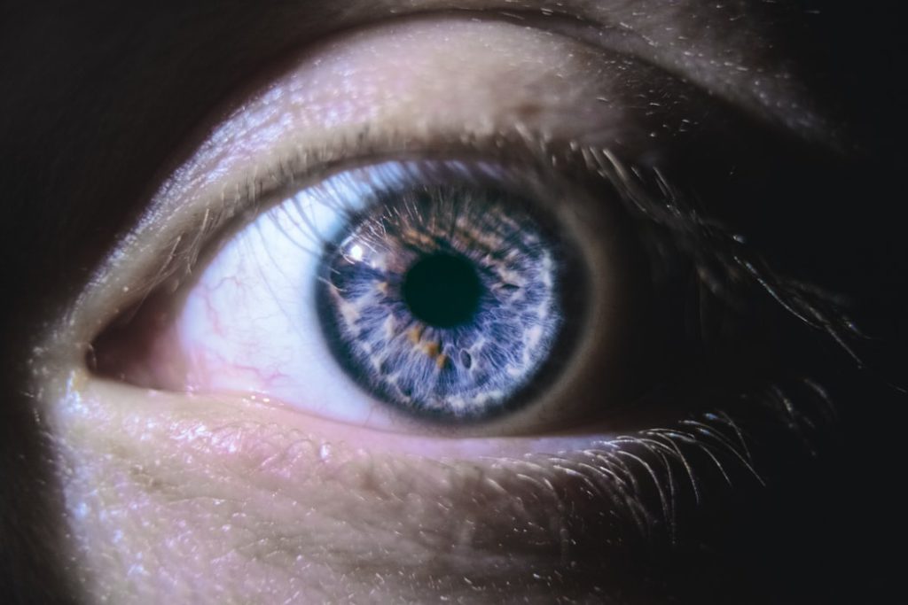 secchezza oculare: cause, sintomi e rimedi